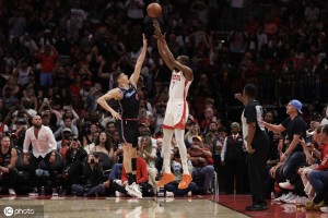 杜兰特射落底角三分 生涯总得分32294超乔丹升历史第五