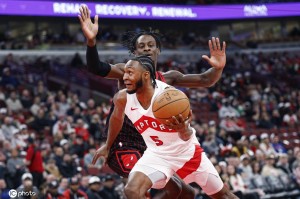 巴雷特23分布泽利斯19分 巴恩斯18+7猛龙轻取公牛